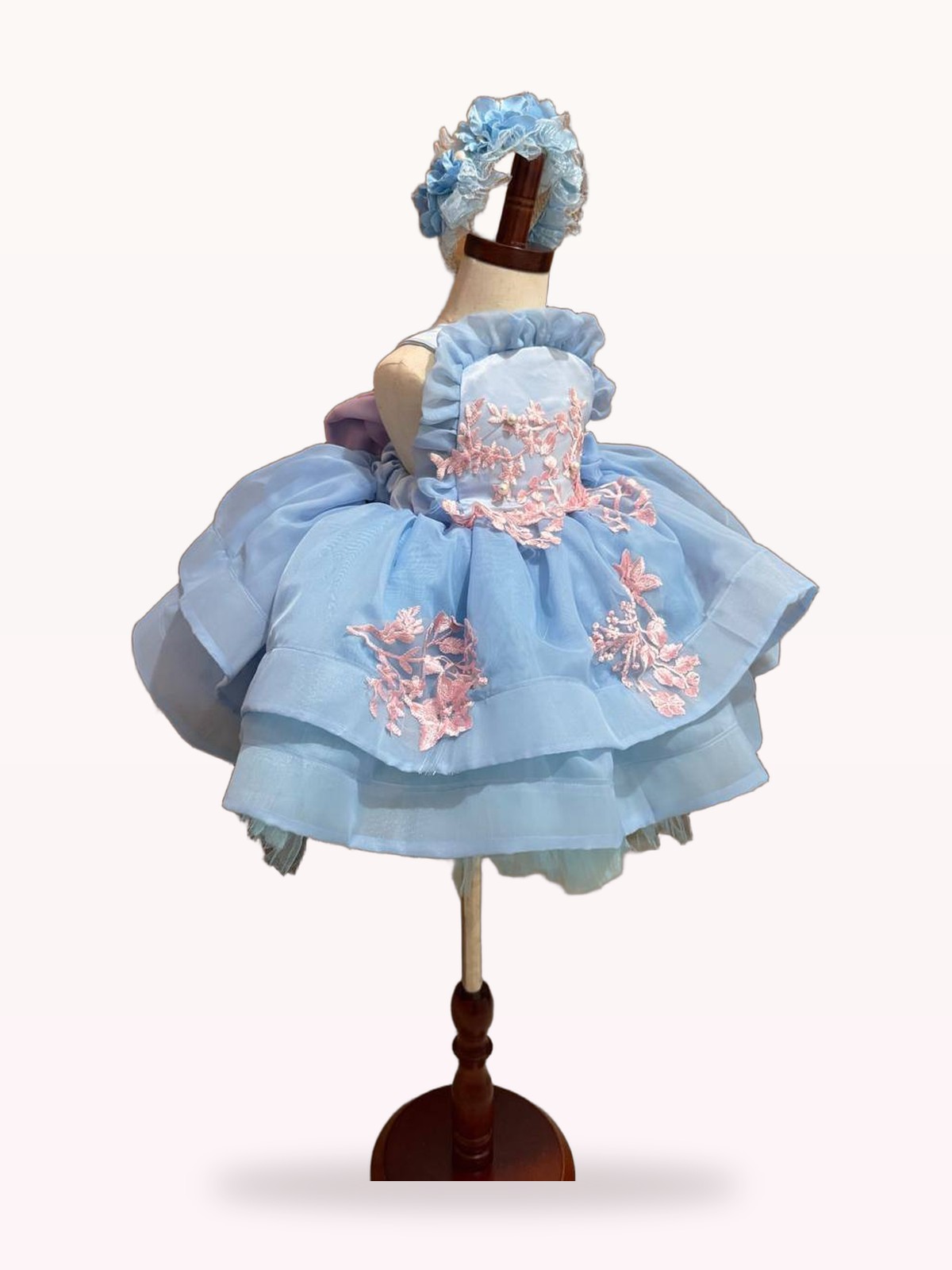 Vestido celeste de vuelo