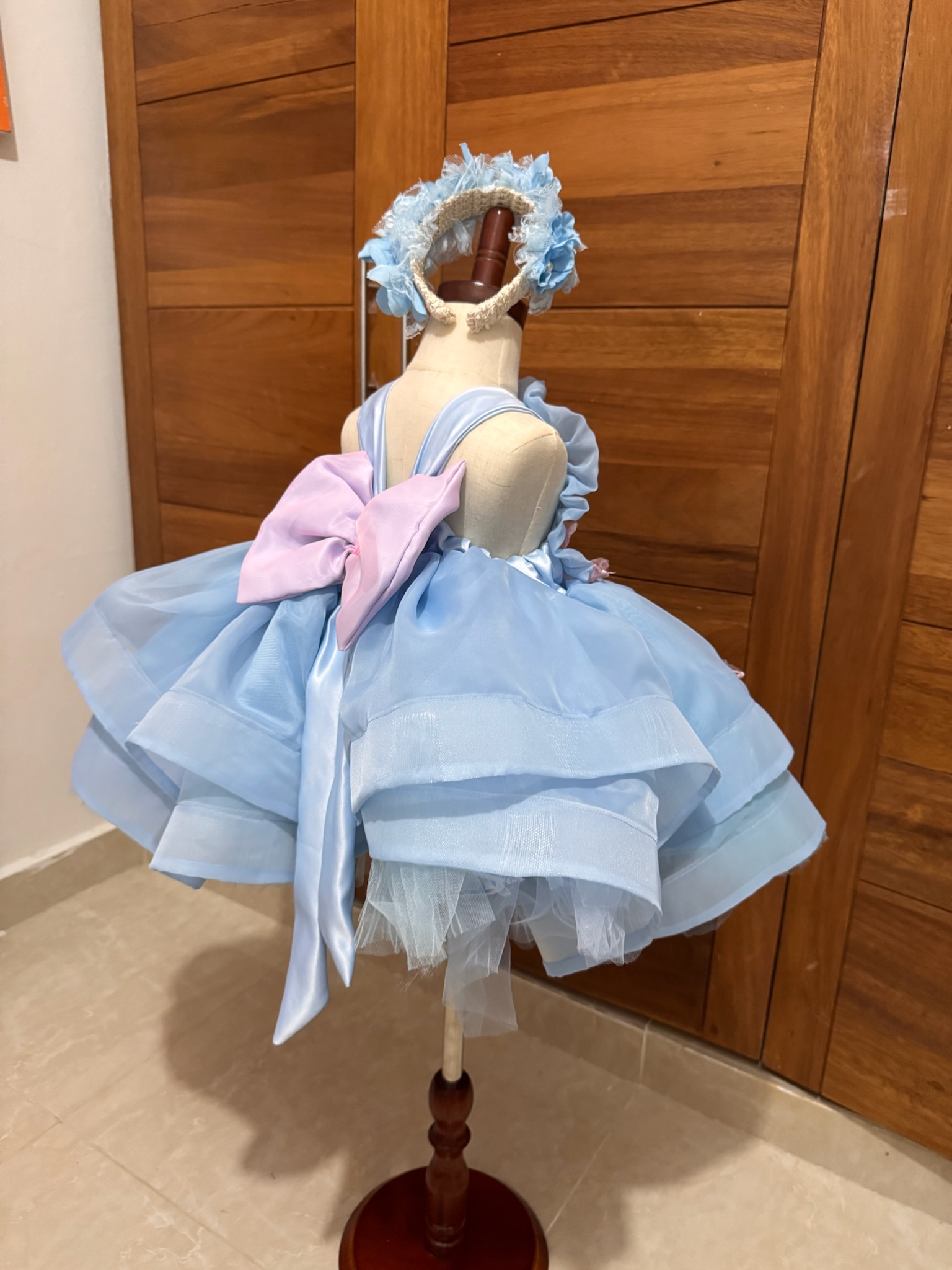 Vestido azul con Rosa Amalia