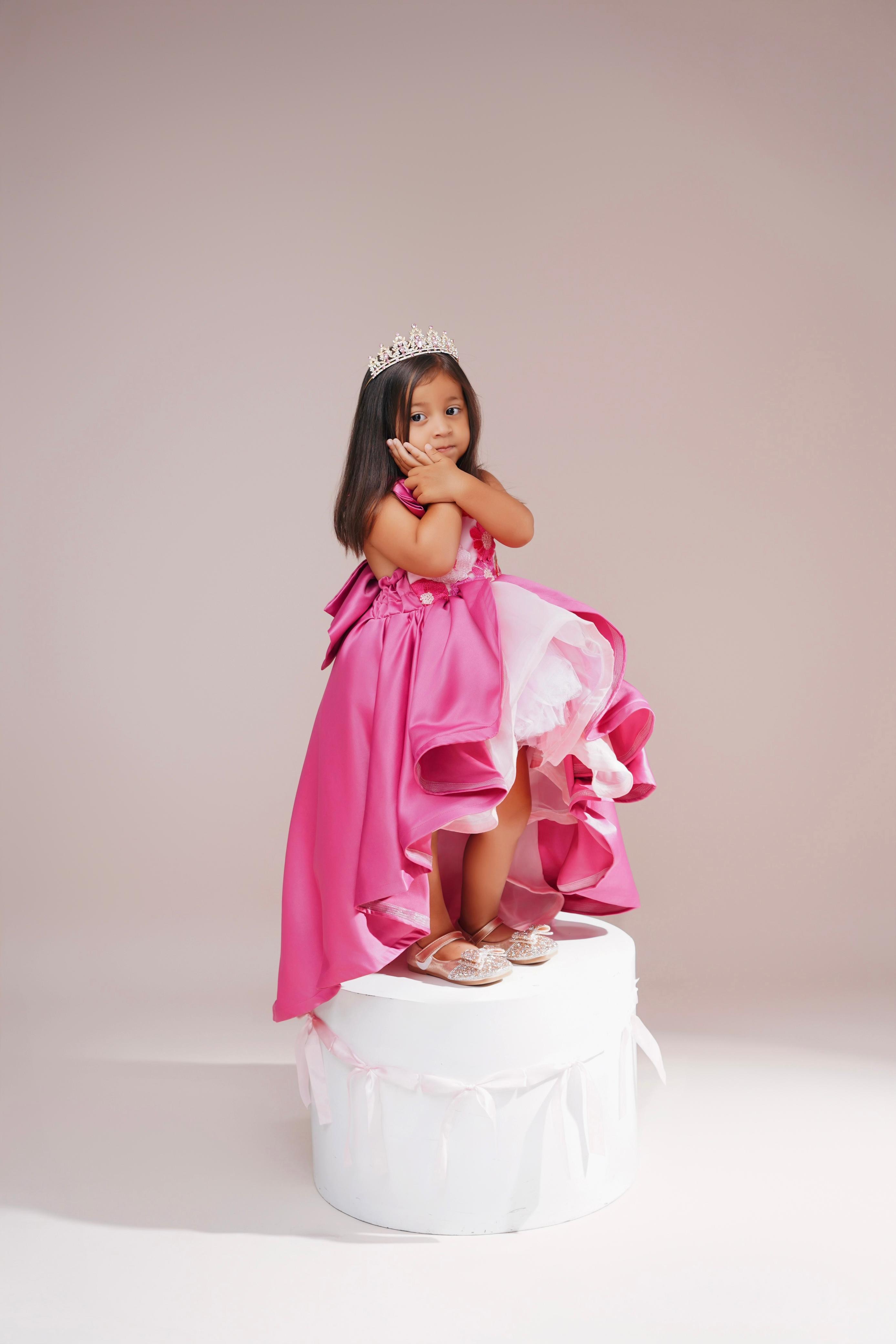 Vestido fucsia cola y rosas Cin-1/3
